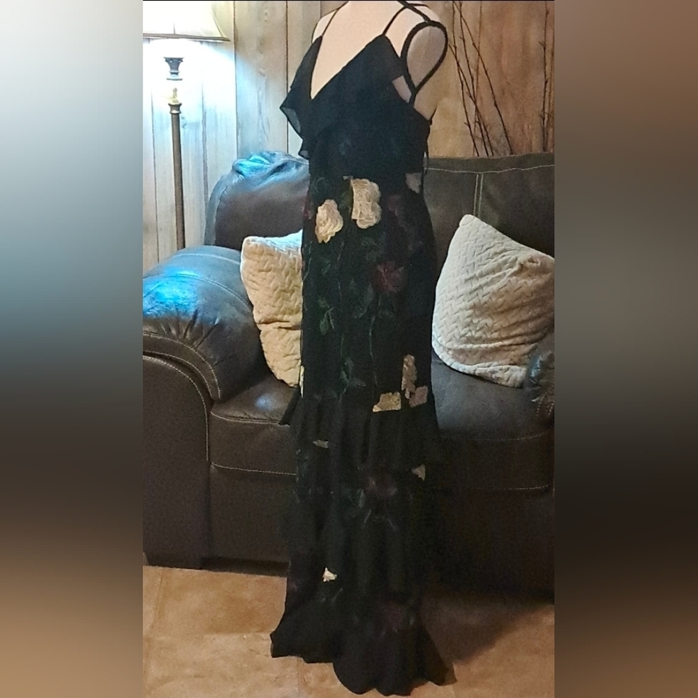 Lulu's True to Heart Black Floral Embroidered Maxi Dress Size S Mermaid Ruffled - Picture 7 of 12